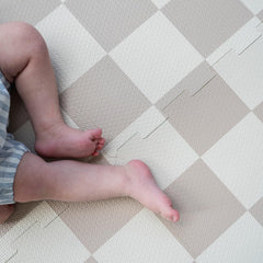 3 Sprouts waterproof play mat that wipes clean after spills.