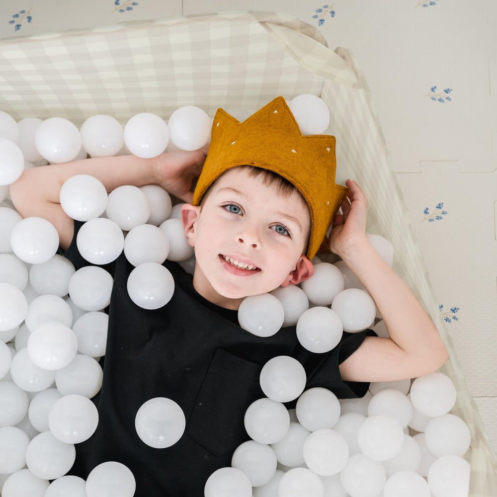3 Sprouts ball pit boosts creativity and exploration.