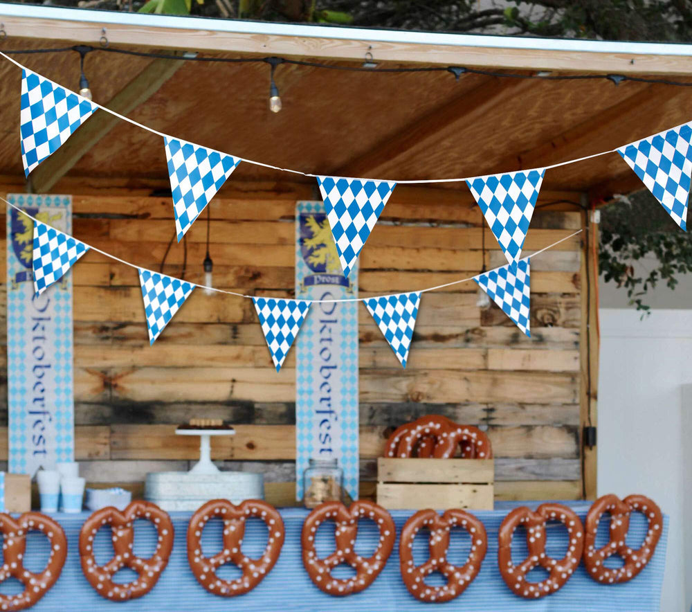 90shine double-sided pennant flags ensure vibrant visibility from both sides.