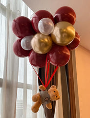 Adeyoo white sand latex balloons provide soft contrast for classy decor.