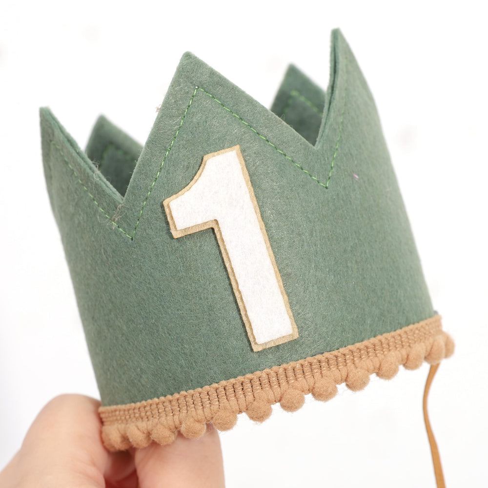 Close view of forest-green felt and lightweight construction for easy wear.