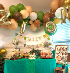 AIOZX coffee cocoa balloons provide subtle contrast for safari-inspired decor