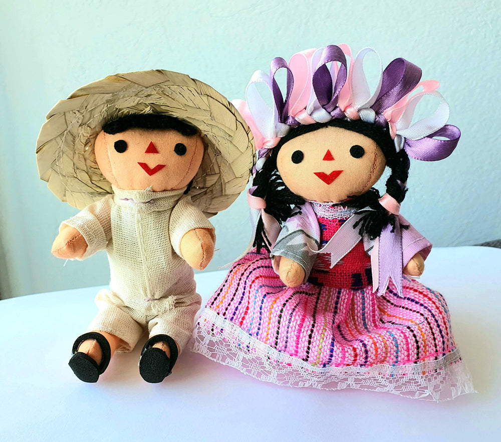 ALKIMIA INC 5-inch dolls with color variations, authentic handmade charm.