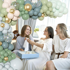 Amandir confetti balloons mix adds sparkle to the color story
