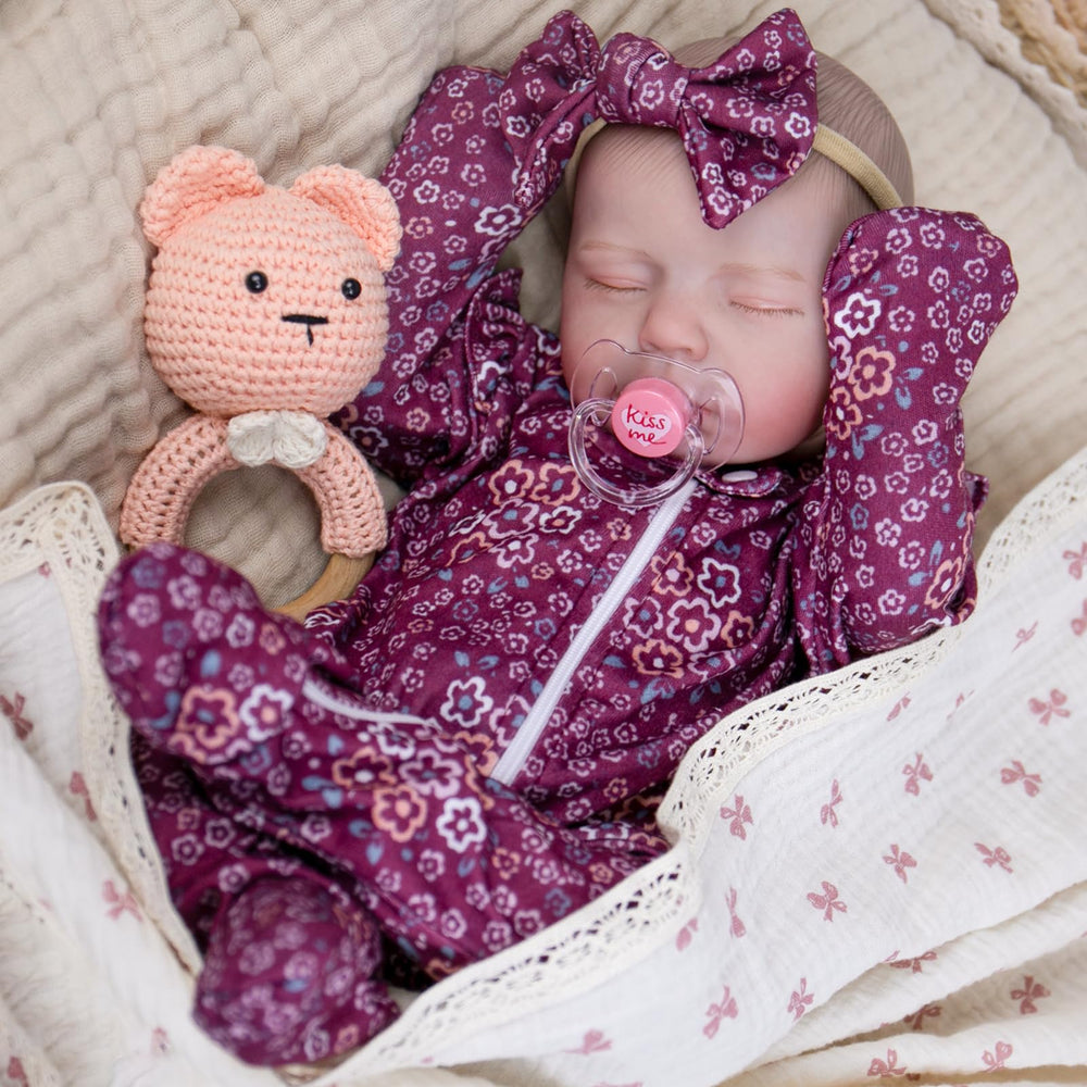 Aori Reborn doll gift box and accessories make a complete gifting experience.