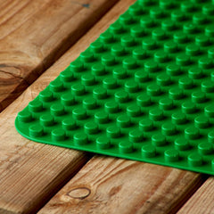 Apostrophe Games flat-surface play plate ideal for floors and tables.