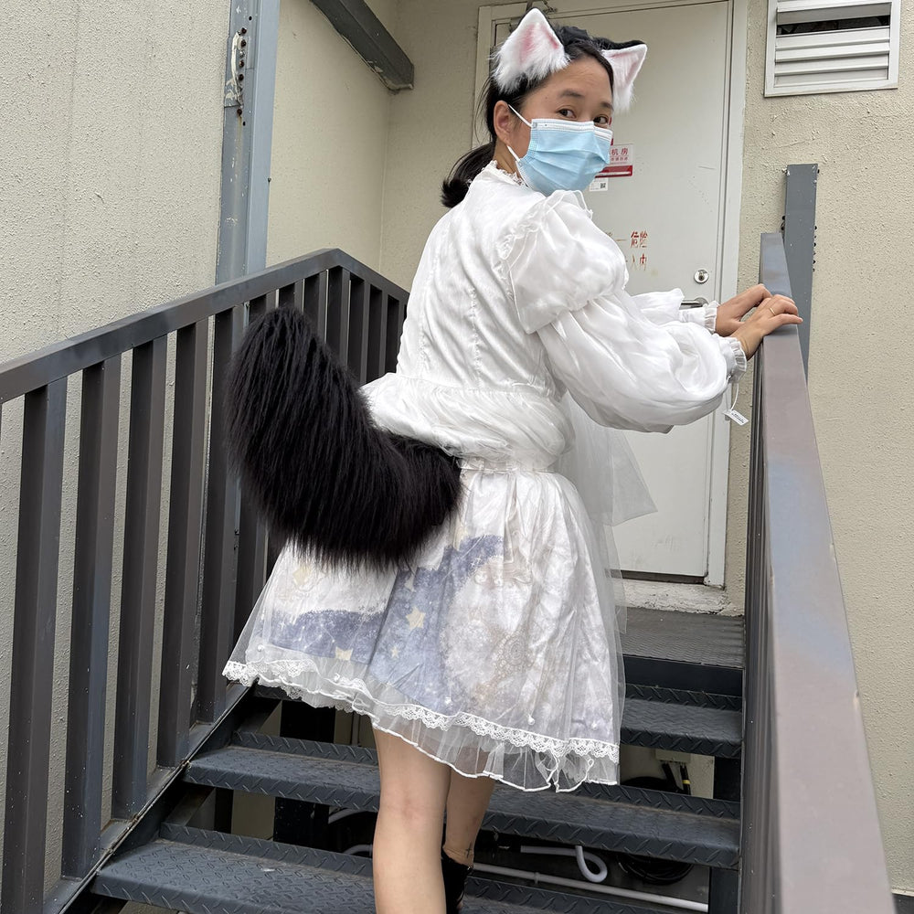 Aroogudo electric ears in petting mode add interactive cosplay charm.