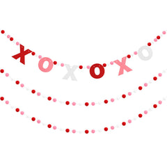 Arosche XOXO pompom banner enhances Valentine celebrations