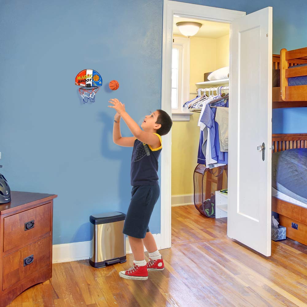 ArtCreativity durable plastic construction stands up to lively play sessions.