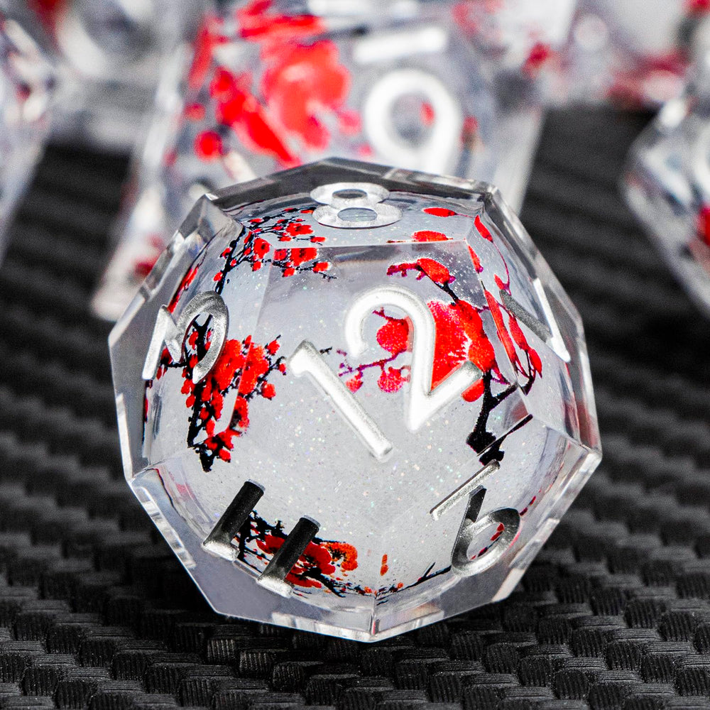 ARUOHHA D8 dice with sharp edge and liquid core for smooth rolls.