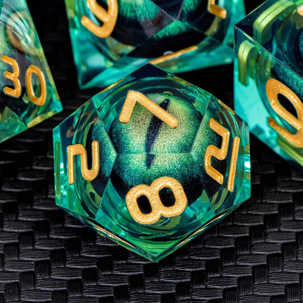 ARUOHHA DND resin dice D8 close-up with smooth finish