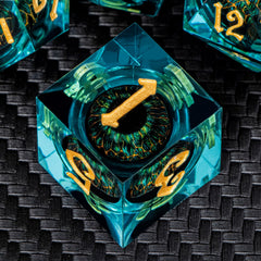 ARUOHHA sharp-edged polyhedral dice with clear faces for precise reads