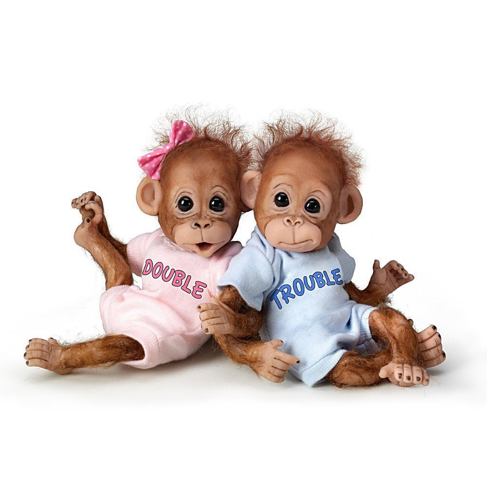 Poseable vinyl bodies make these twins great for creative storytelling and display.