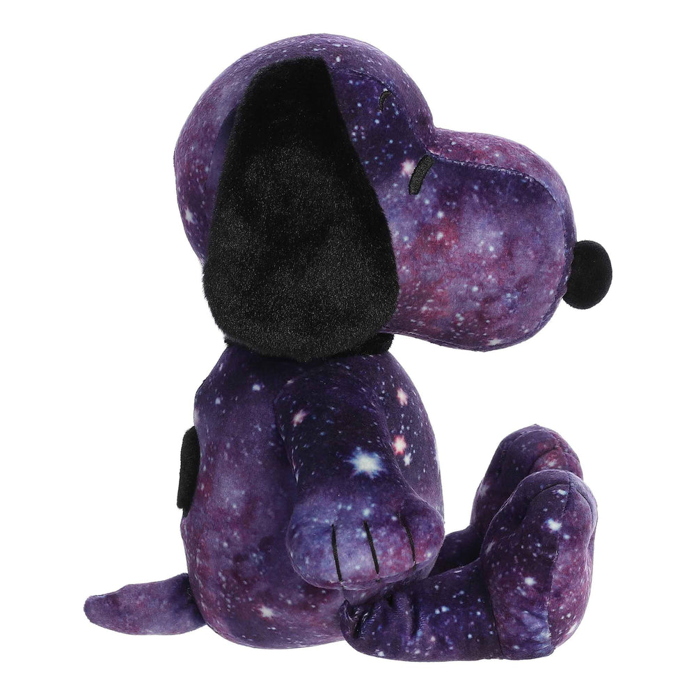 Durable, high-quality fabric makes Snoopy plush suitable for daily hugs.