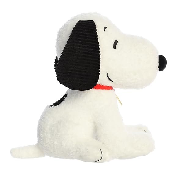 Aurora Snoopy commemorative hang tag highlights limited edition charm.