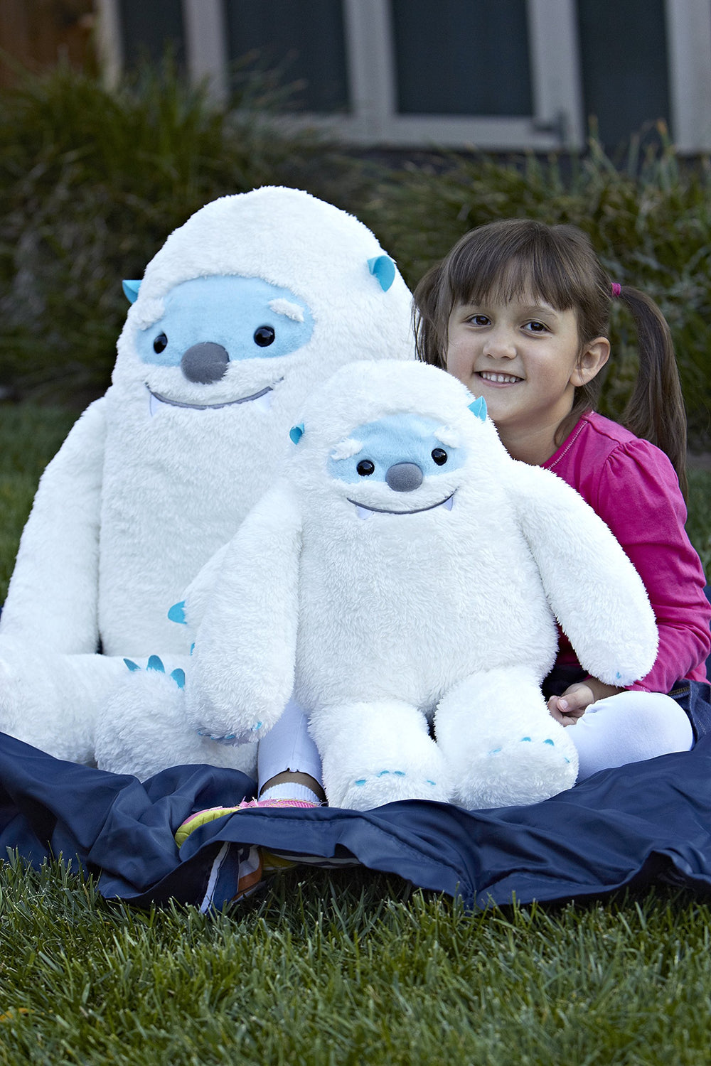 Aurora Yulli Yeti plush features embroidered face for lasting charm.