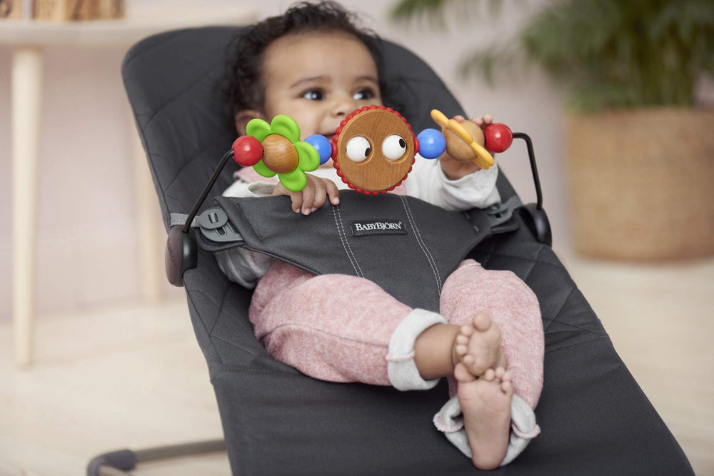 BabyBjörn Googly Eyes attachment to bouncer provides secure, easy setup