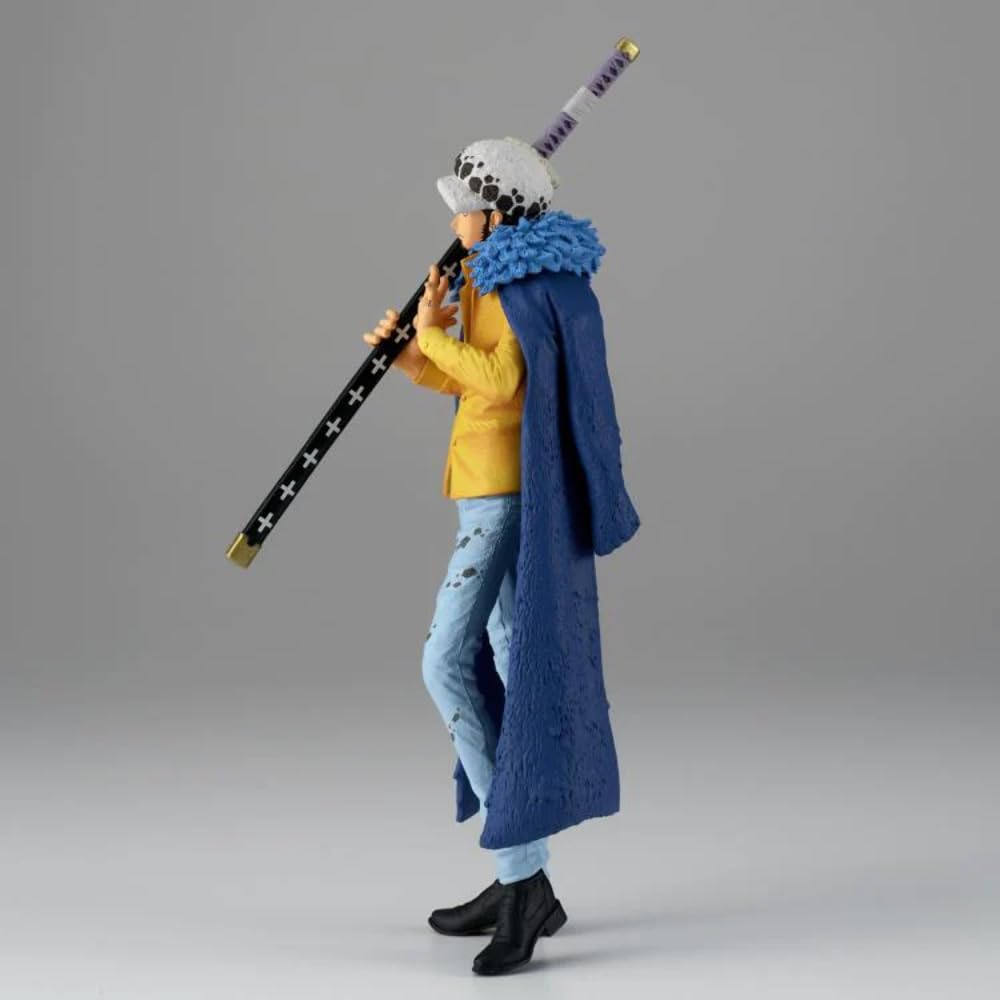 Banpresto Trafalgar Law Wanokuni display-ready figure fits shelves and dioramas.