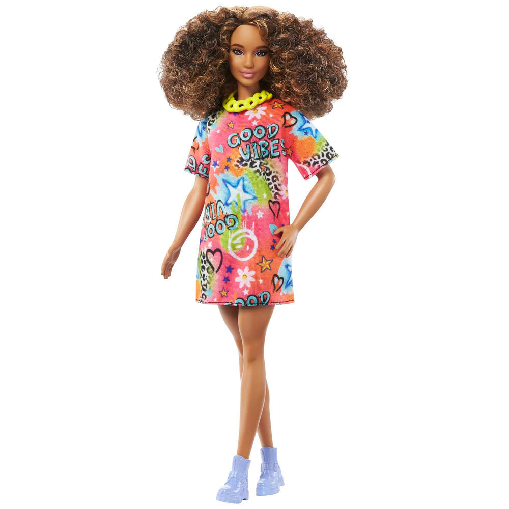 Barbie Fashionistas 201 accessory set offers versatile styling for creative play.