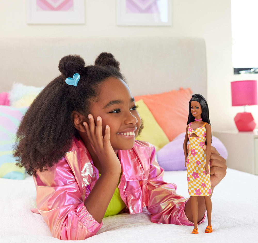 Barbie Fashionistas #233 pink choker necklace adds trendy detail for storytelling
