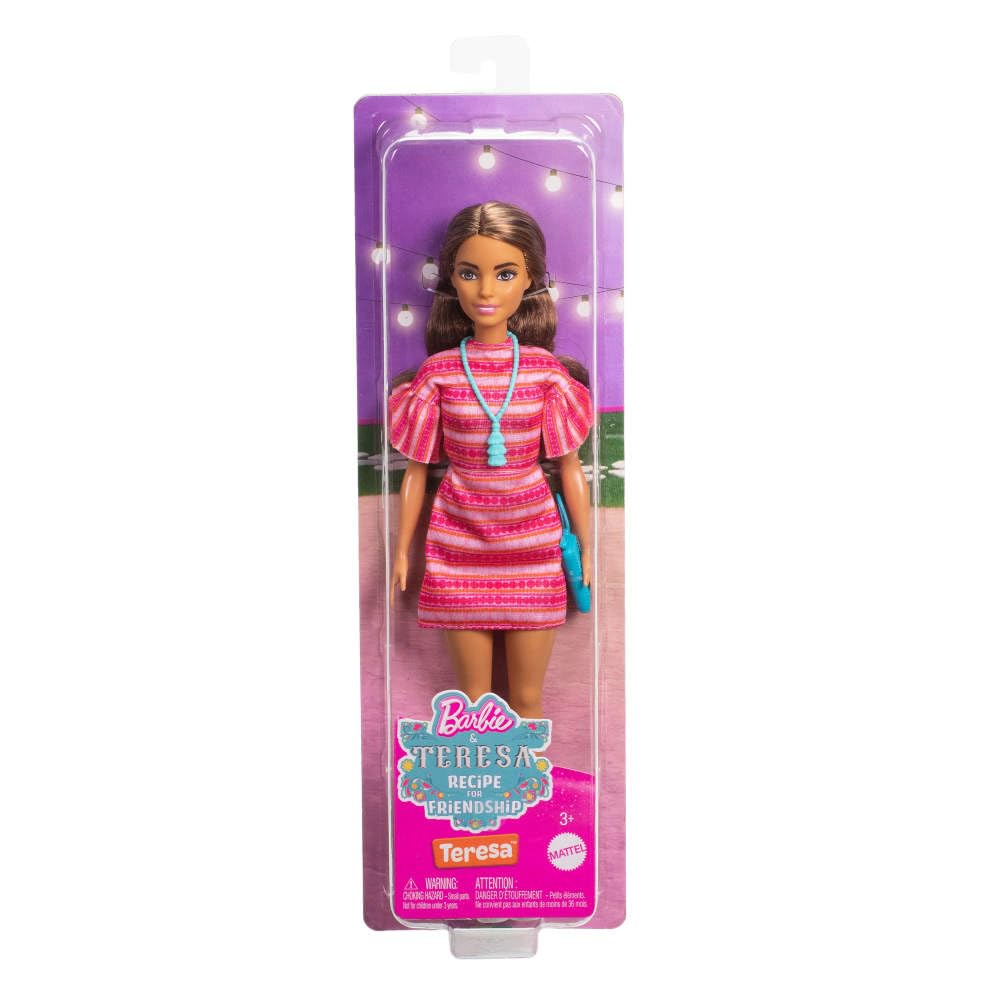 Barbie Teresa play scene promotes imaginative storytelling and pretend adventures