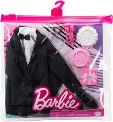 Barbie wedding cake with detachable tray for cake-cutting moments.