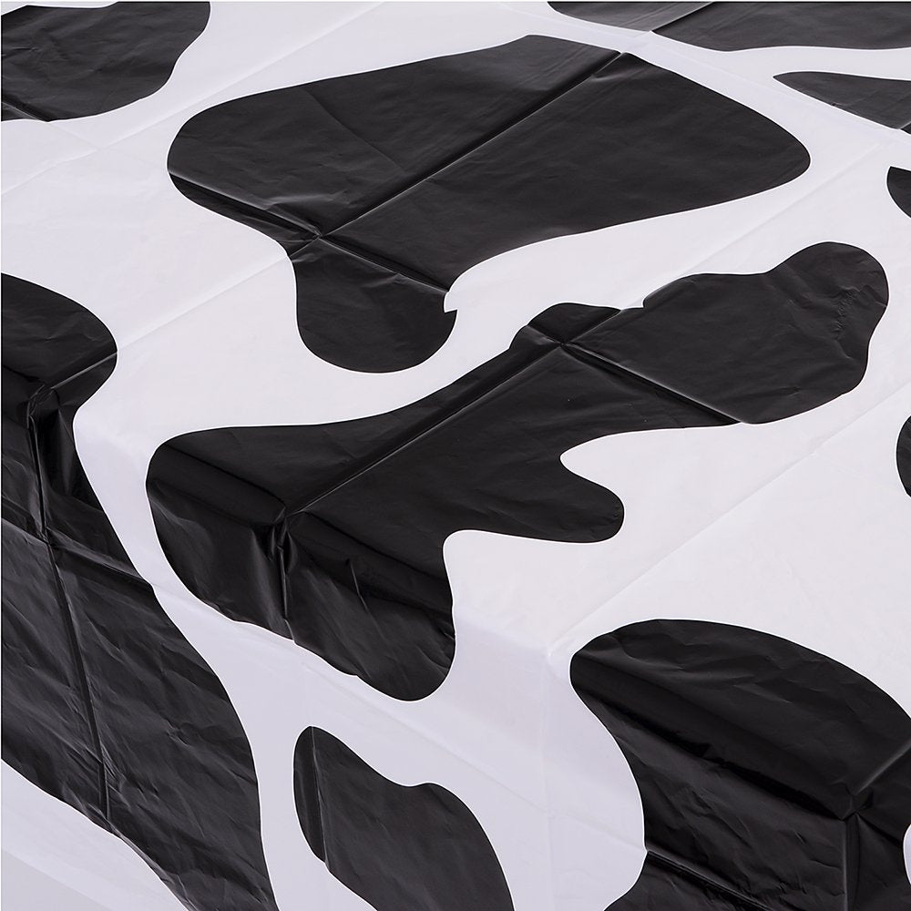 Bedwina 54x72 inch rectangular tablecloth protects surfaces at parties.