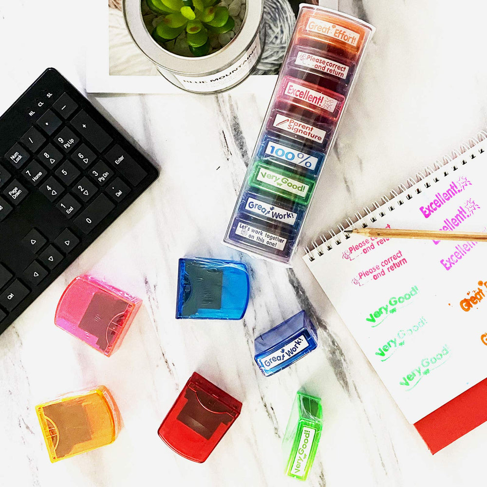Bertiveny includes a storage tray for easy organization