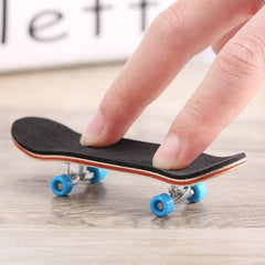 BISOZER mini finger skateboard ball-bearing wheels enable smooth rolling