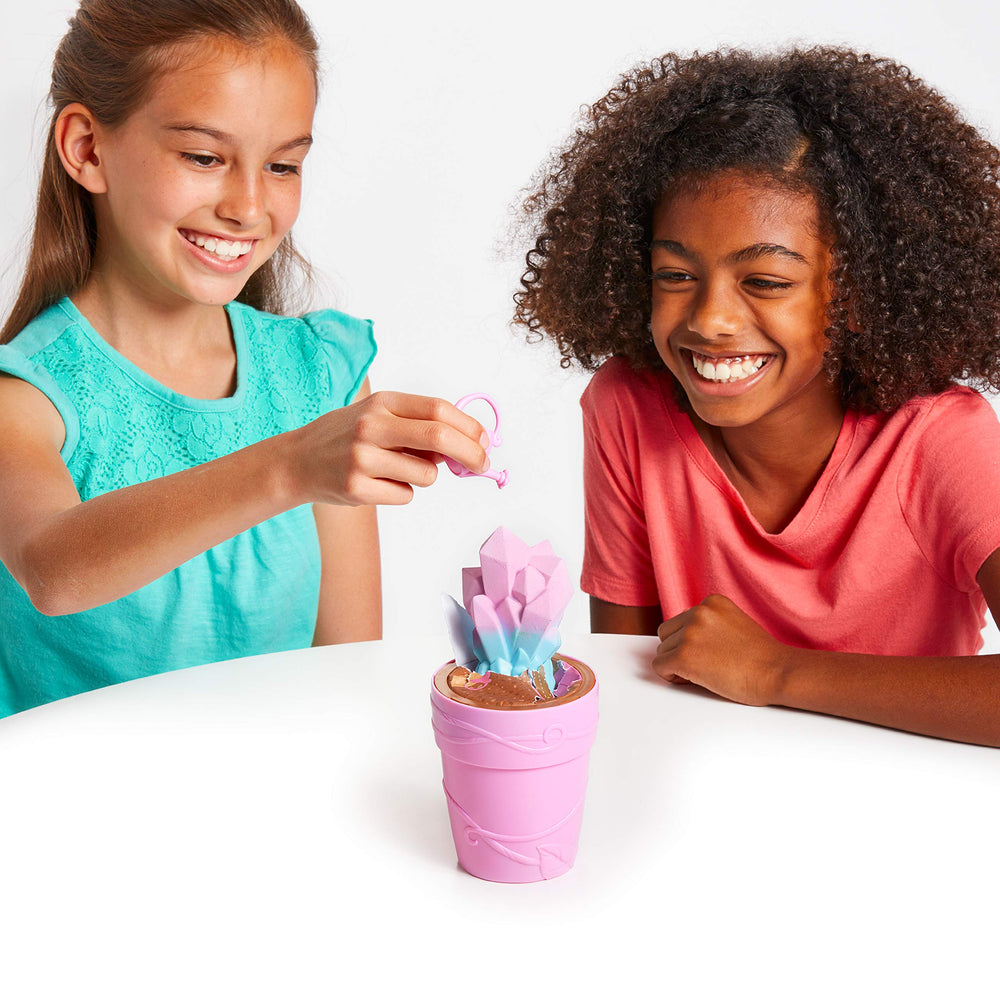 Blume Doll with interchangeable hairstyles and outfits for creative mix-and-match fashion.