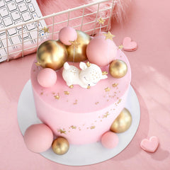 BOUBONI white ball toppers provide clean dessert styling.