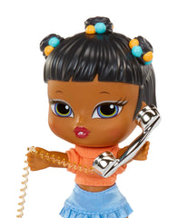 Bratz Babyz Runwayz Packaging front-row view enhances display appeal.