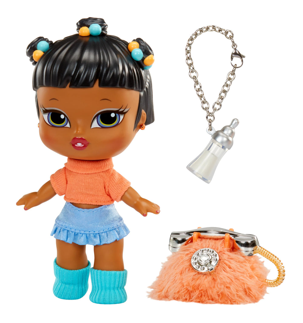 Bratz Babyz Runwayz Sasha outfit showcases real fashion style on display.