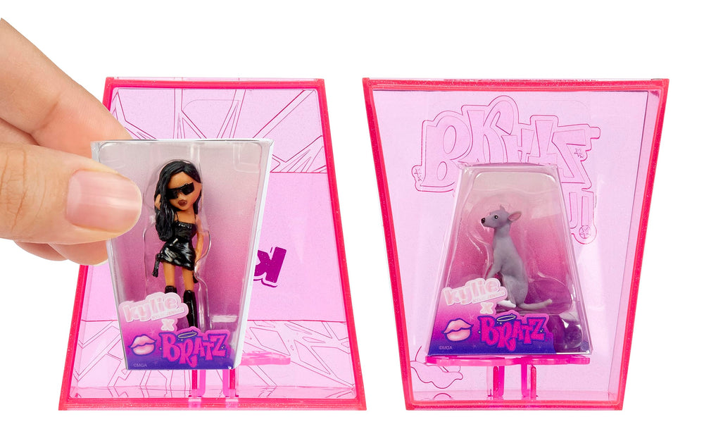 Bratz x Kylie mini accessory: velvet rope, elevates red carpet vibe display