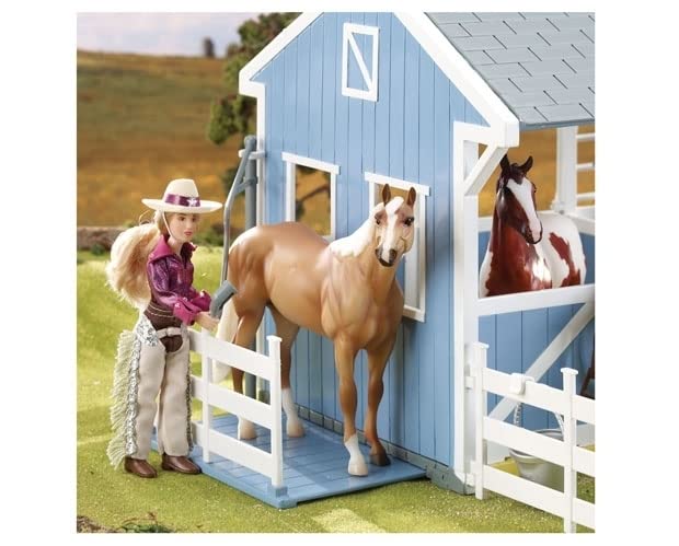 Breyer deluxe stable wash stall with swinging hose for pretend grooming