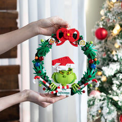 Brickcraft Grinch Wreath detail captures Grinch expression in vibrant bricks.