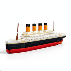 Brick Loot Titanic ship model assembly captures a lifelike scale and intricate details.