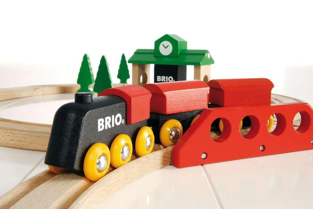 BRIO Classic Figure 8 set depot station boosts storytelling and role-play