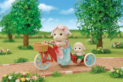 Calico Critters Popcorn Muffins add playful snack accessories to the set.
