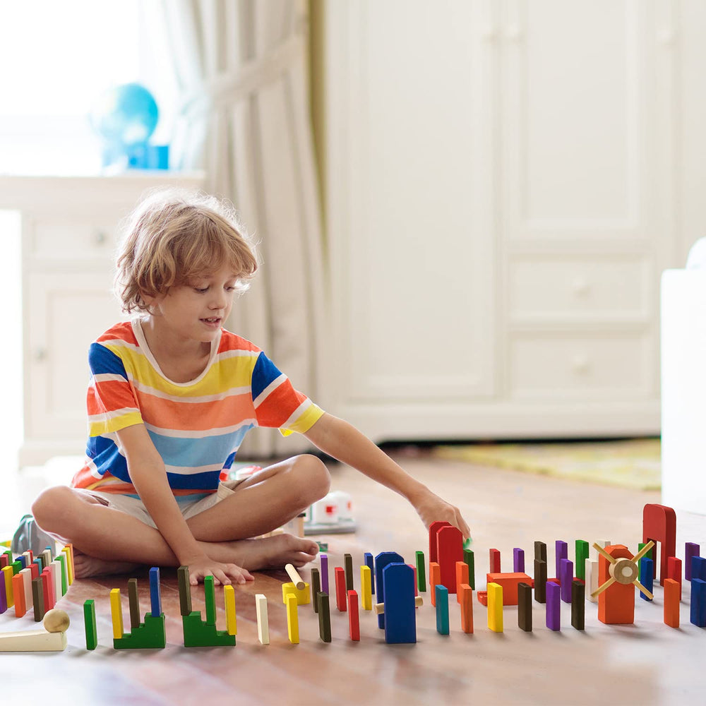 Calmado STEM-friendly domino set supporting spatial skills and color recognition.