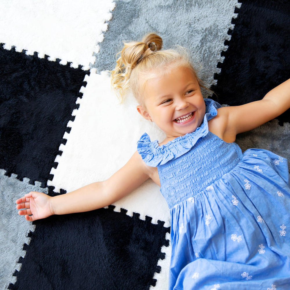 CARPETBOX interlocking edge snug-fit demonstrates stable floor coverage.