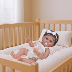CHAREX Lucy weight and size are ideal for cuddling and comfortable handling.