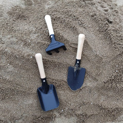 CHEERBANK real wood handle provides comfortable grip for small hands.
