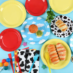 CHUNNIN disposable cow print tableware simplifies post-party cleanup.