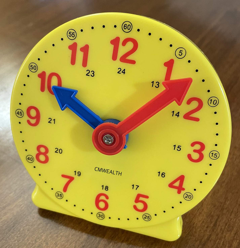 CM Wealth Learning Clock front view highlights the gear system for intuitive time learning.