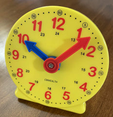 CM Wealth Learning Clock front view highlights the gear system for intuitive time learning.