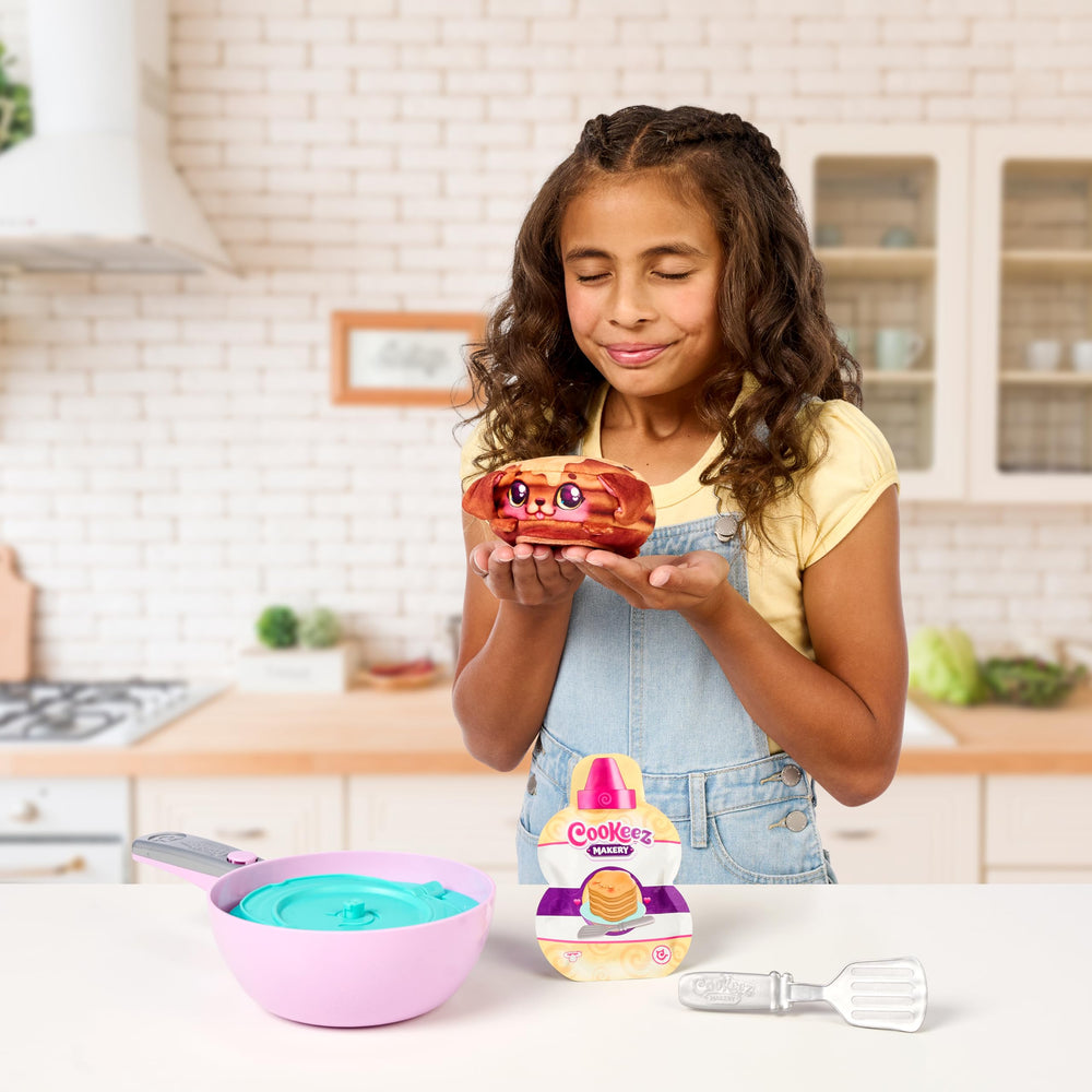 Cookeez Makery portable storage keeps your Pancake Treatz sets tidy.
