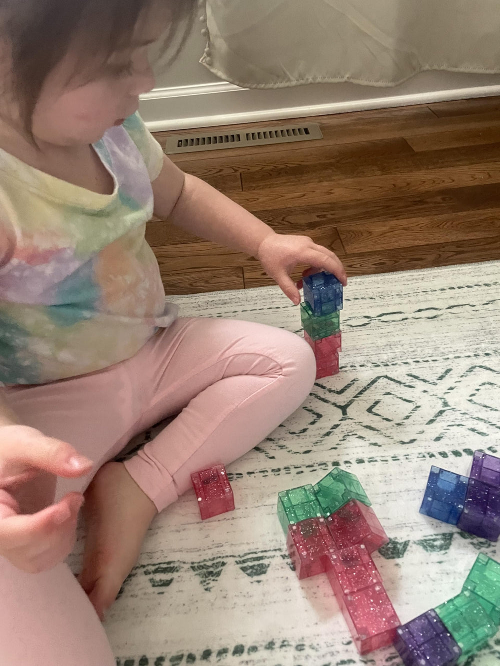 CreateOn Crayola Glitter PIP Cubes kid-friendly storage and tidy presentation after play.