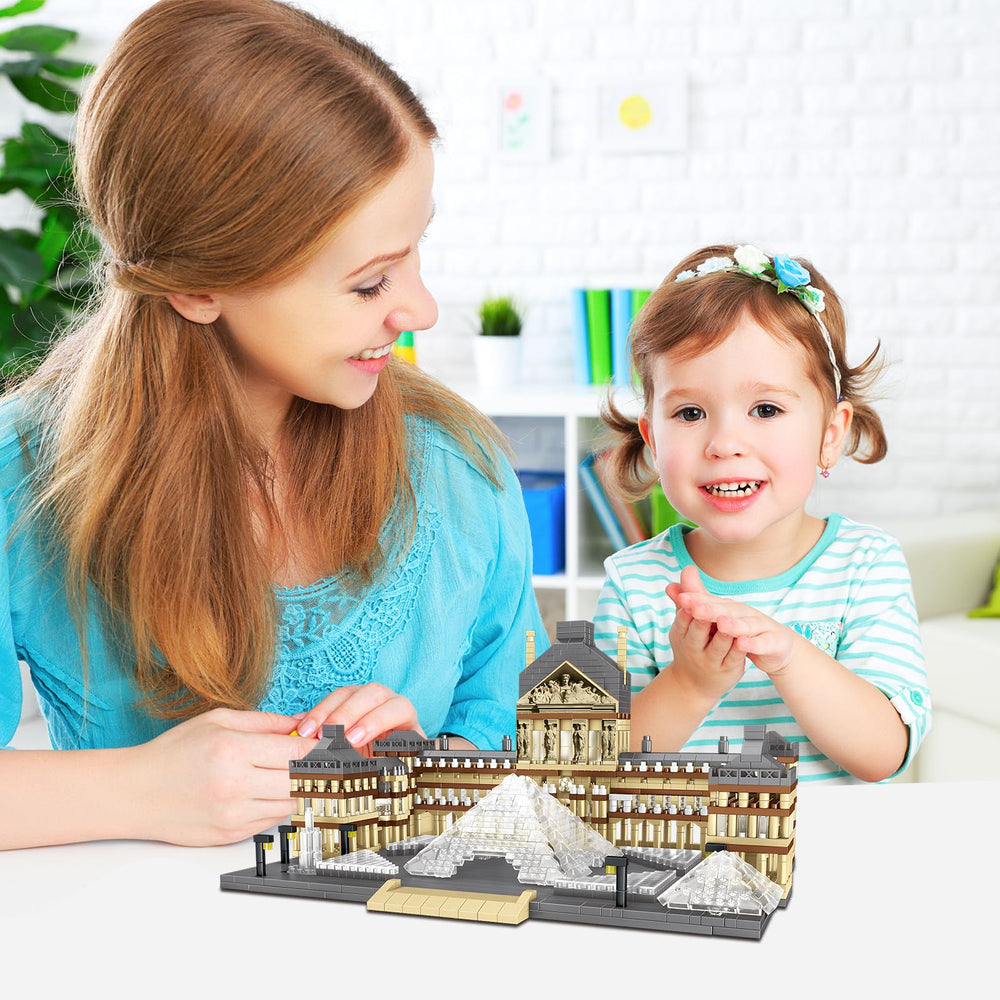CSNRHG Louvre model contains rich sculptures enhancing display and storytelling.