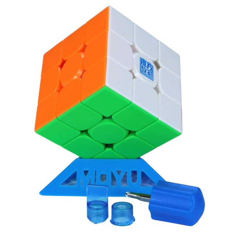 CuberSpeed MoYu RS3 M V5 in-hand usage demonstrates smooth turning.